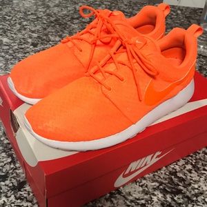 Women's Nike Roshe One Size 8.5